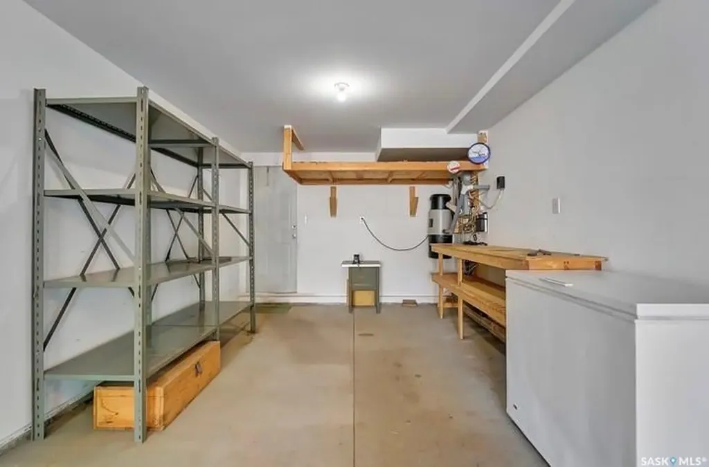 515 Mcwillie Avenue Saskatoon SK S7S 1K8