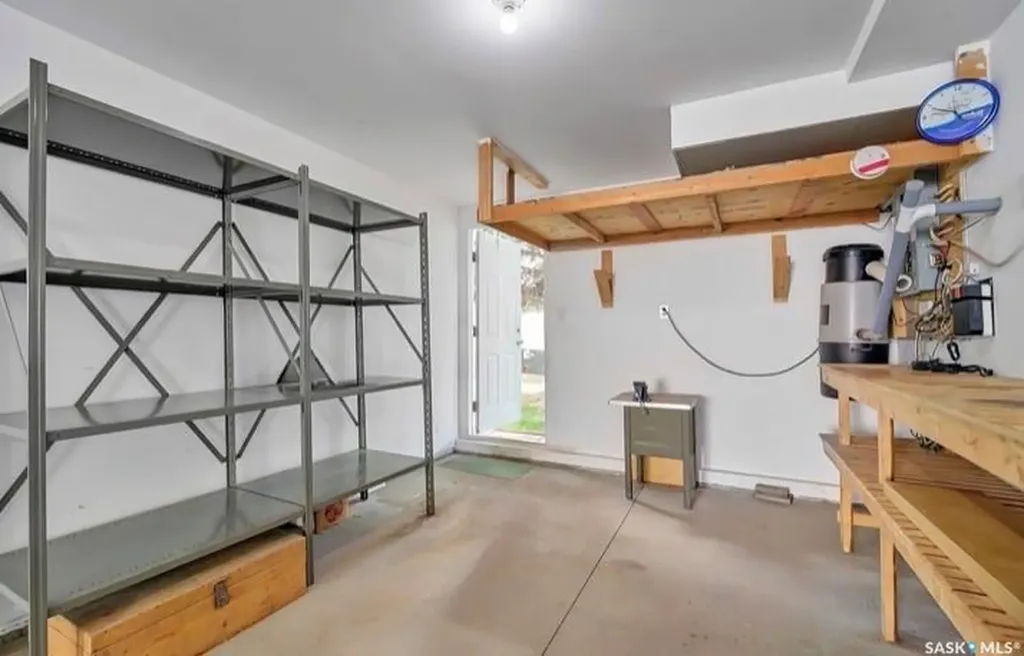 515 Mcwillie Avenue Saskatoon SK S7S 1K8