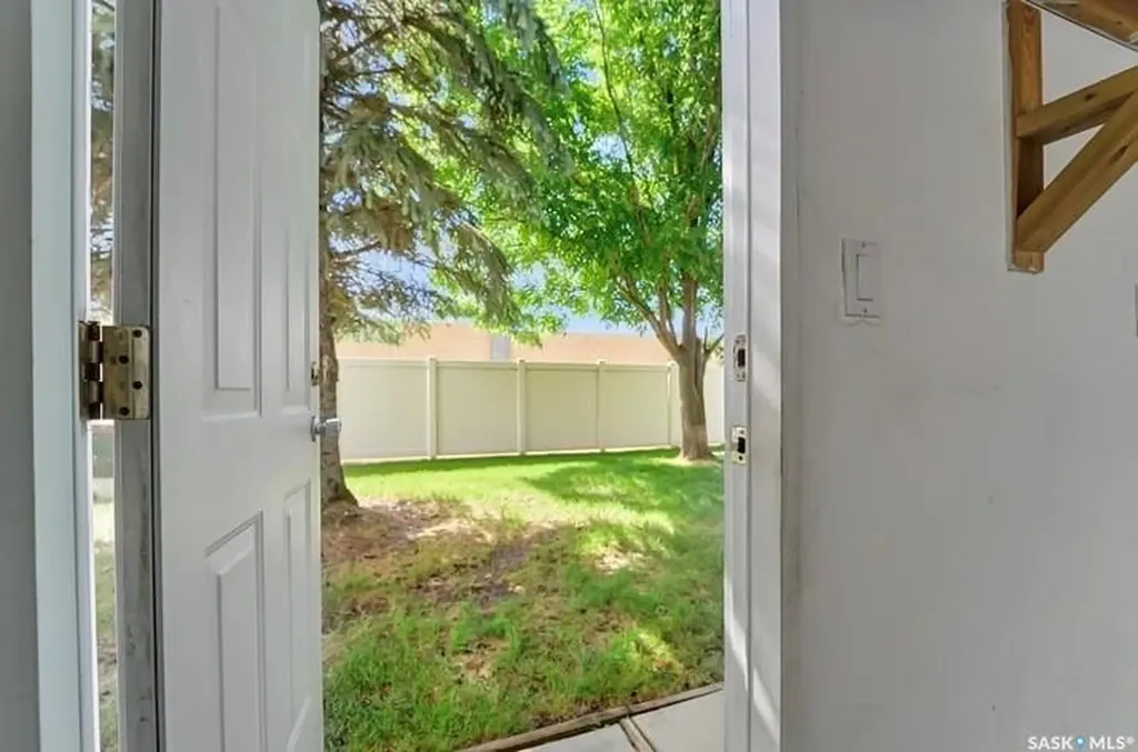 515 Mcwillie Avenue Saskatoon SK S7S 1K8