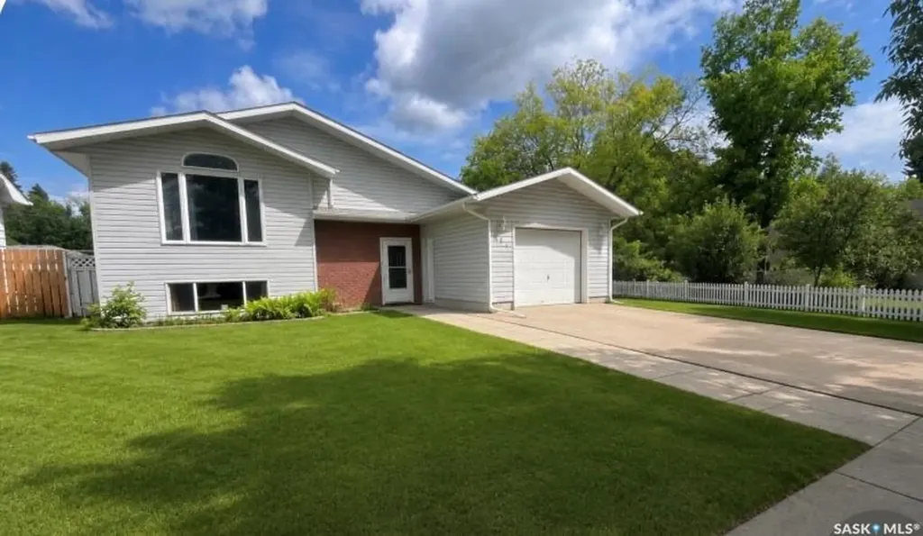 414 1st Street E Meadow Lake SK S9X 1E9