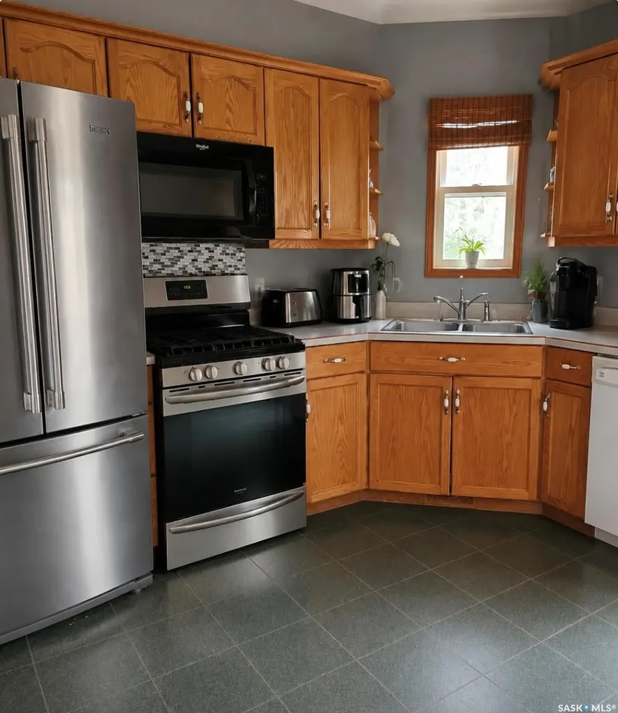 414 1st Street E Meadow Lake SK S9X 1E9