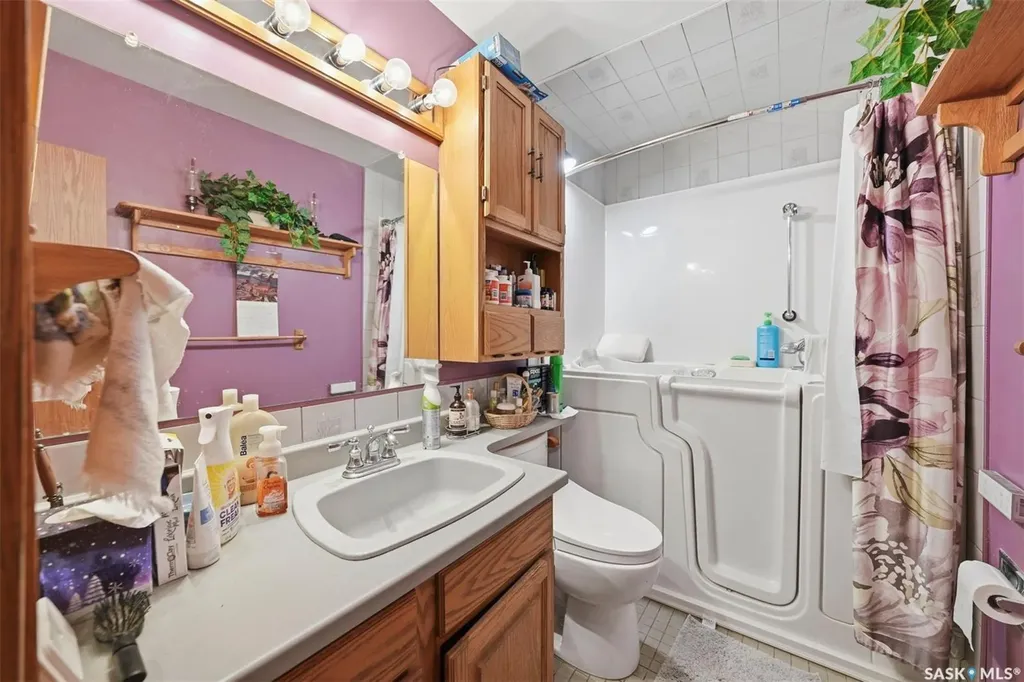 20 Clark Crescent Saskatoon SK S7H 3L9