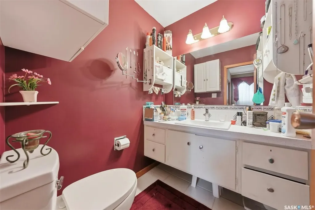 20 Clark Crescent Saskatoon SK S7H 3L9