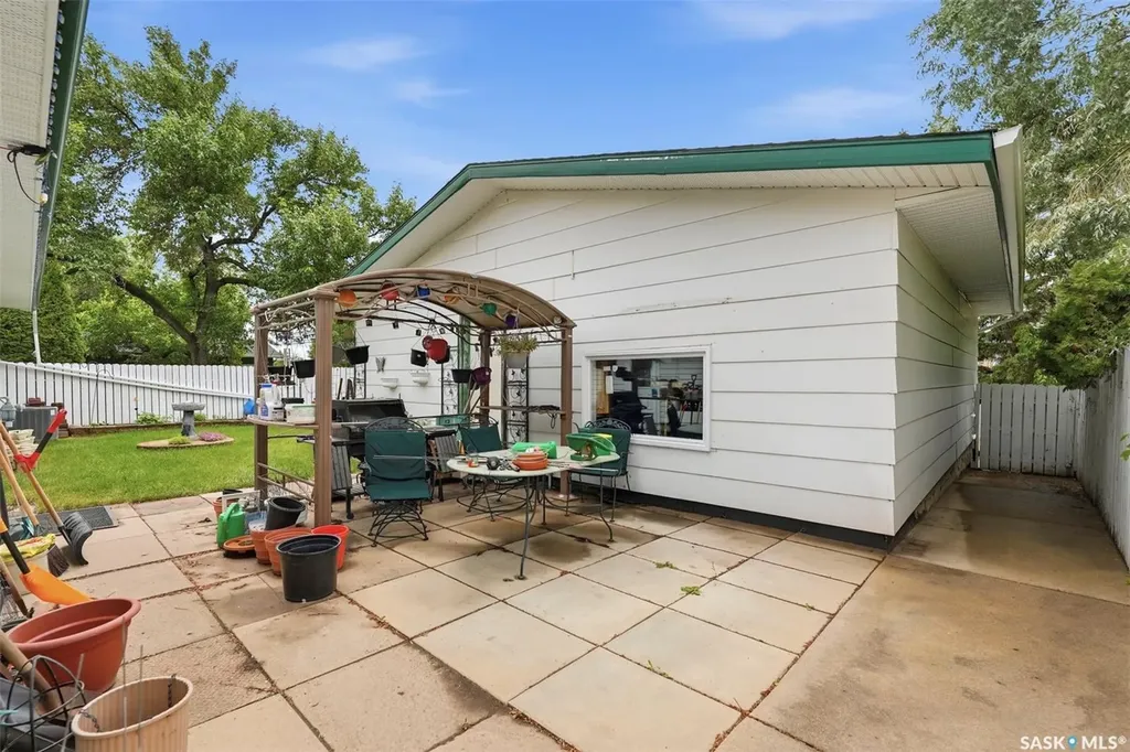 20 Clark Crescent Saskatoon SK S7H 3L9