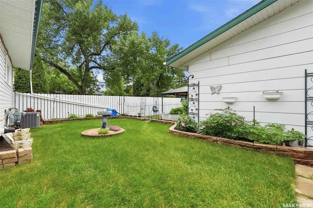 20 Clark Crescent Saskatoon SK S7H 3L9