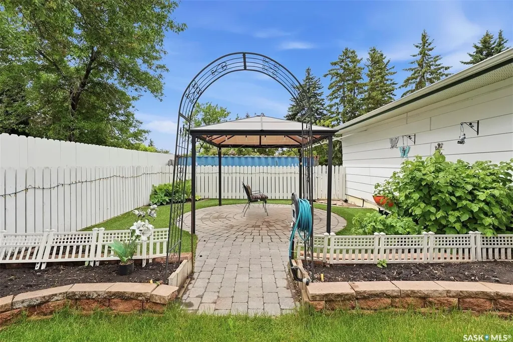 20 Clark Crescent Saskatoon SK S7H 3L9