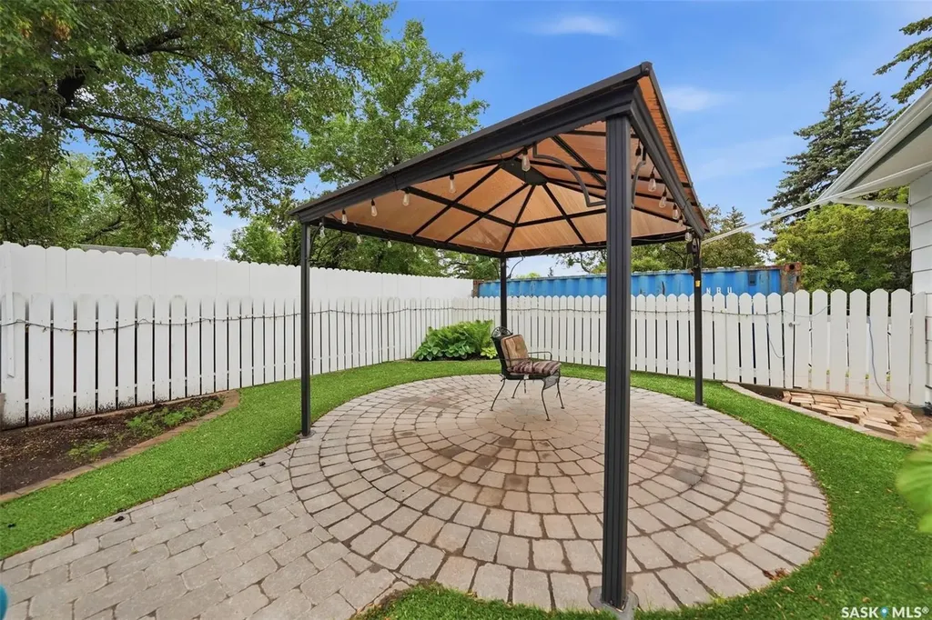 20 Clark Crescent Saskatoon SK S7H 3L9
