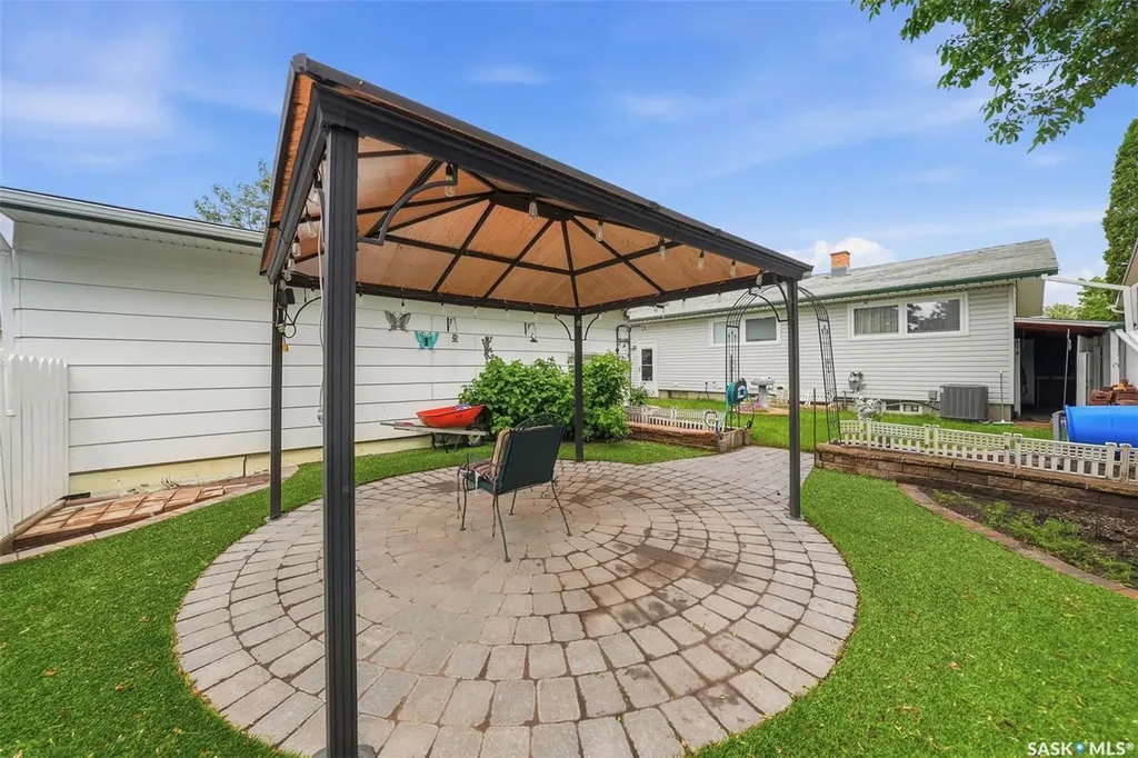 20 Clark Crescent Saskatoon SK S7H 3L9
