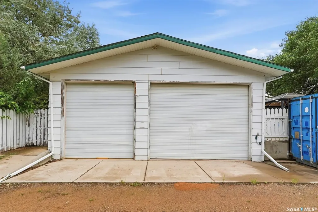 20 Clark Crescent Saskatoon SK S7H 3L9