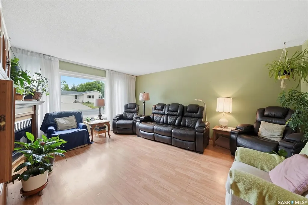 20 Clark Crescent Saskatoon SK S7H 3L9