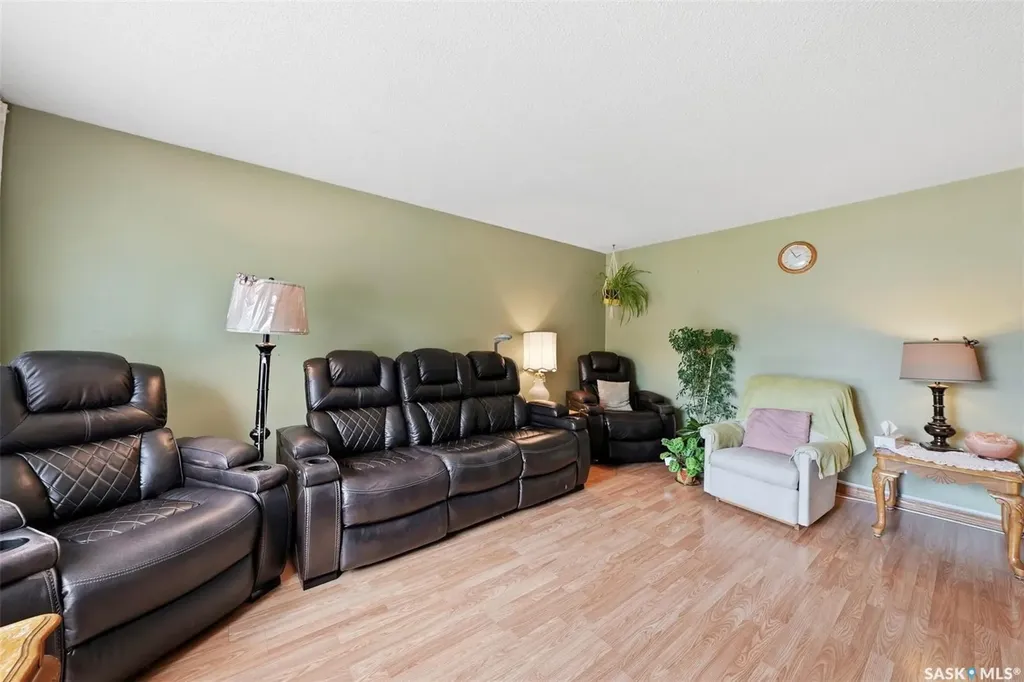 20 Clark Crescent Saskatoon SK S7H 3L9