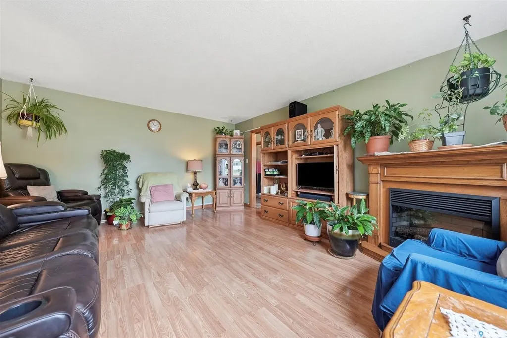 20 Clark Crescent Saskatoon SK S7H 3L9