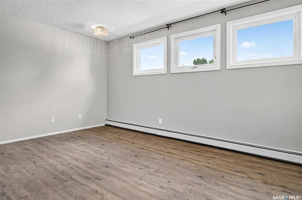 1266 Maybery Crescent Moose Jaw SK S6H 7B4