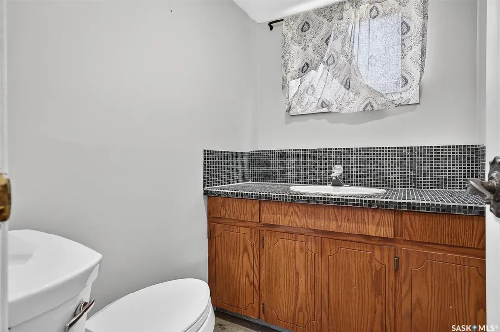 1266 Maybery Crescent Moose Jaw SK S6H 7B4