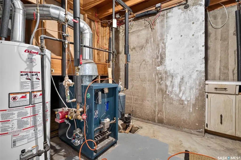 1266 Maybery Crescent Moose Jaw SK S6H 7B4
