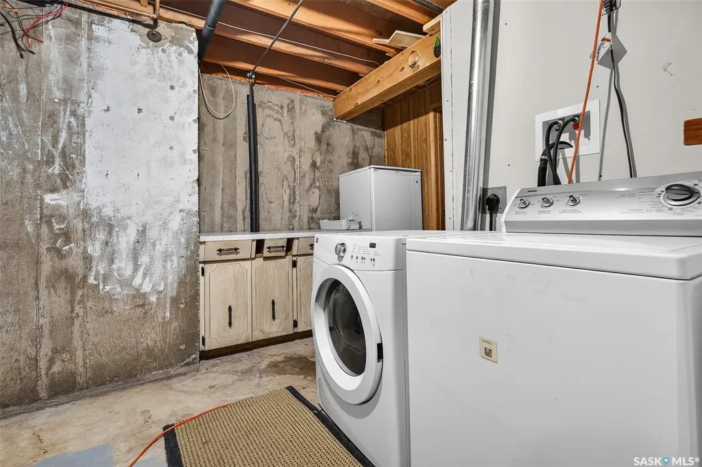 1266 Maybery Crescent Moose Jaw SK S6H 7B4