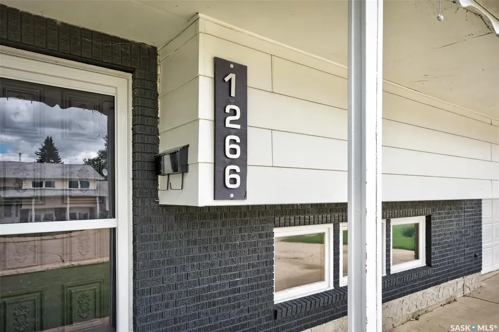 1266 Maybery Crescent Moose Jaw SK S6H 7B4