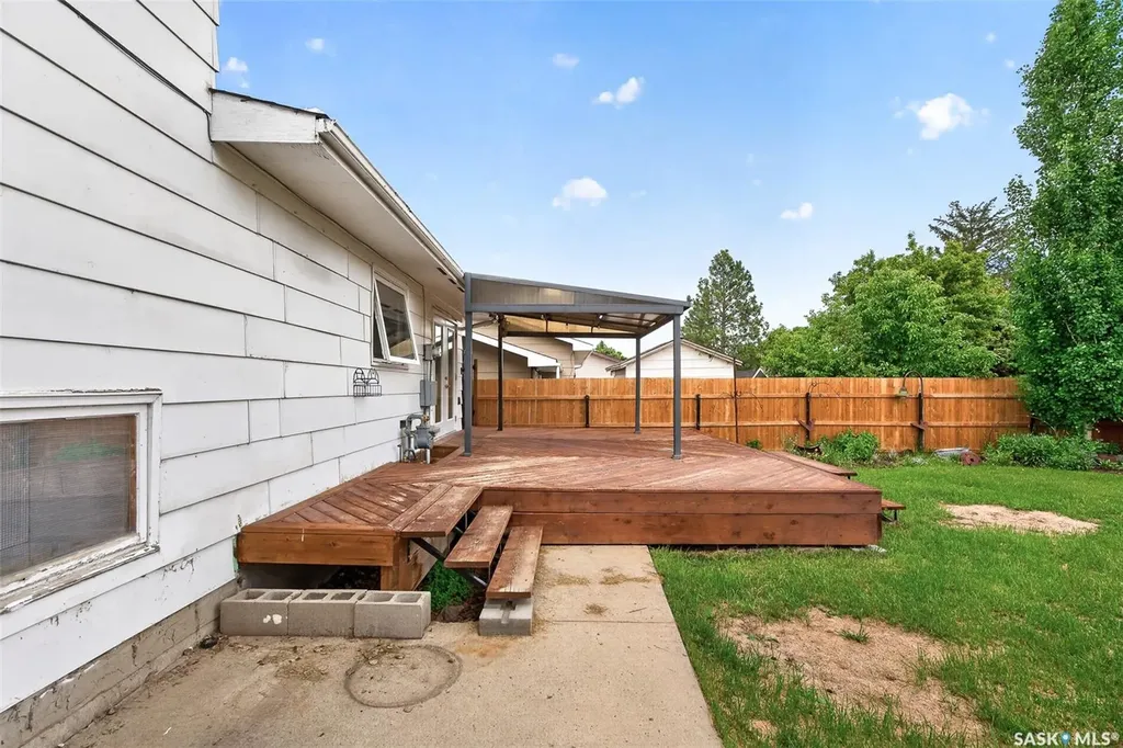 1266 Maybery Crescent Moose Jaw SK S6H 7B4