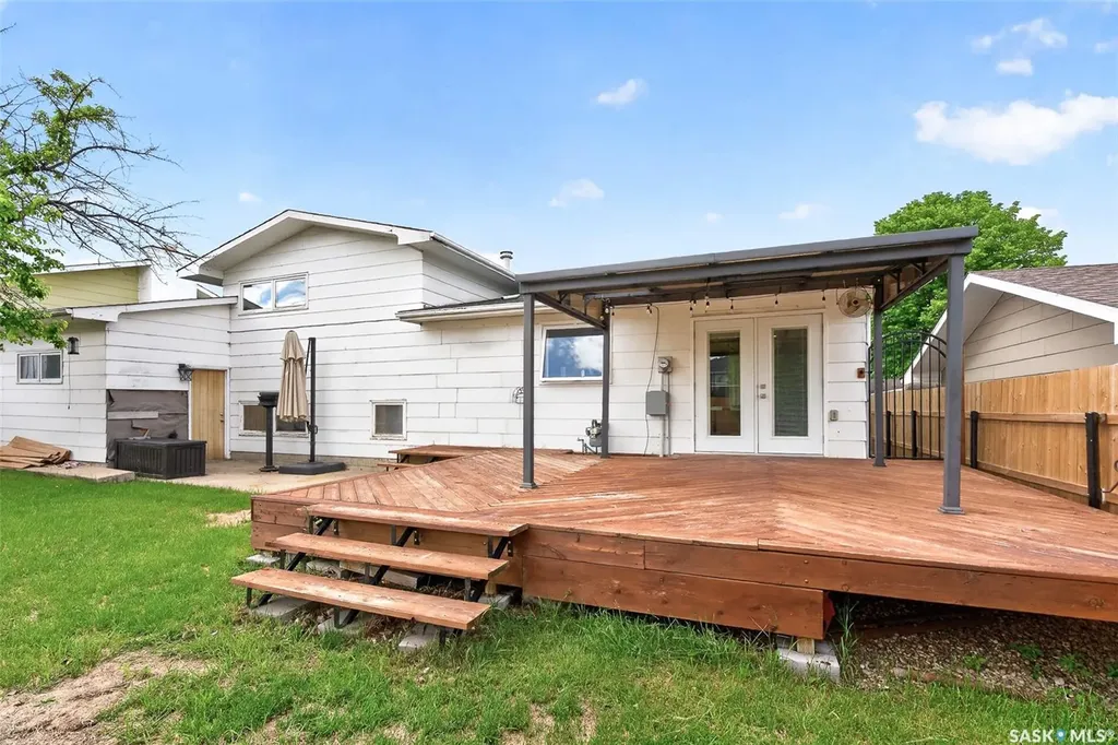1266 Maybery Crescent Moose Jaw SK S6H 7B4