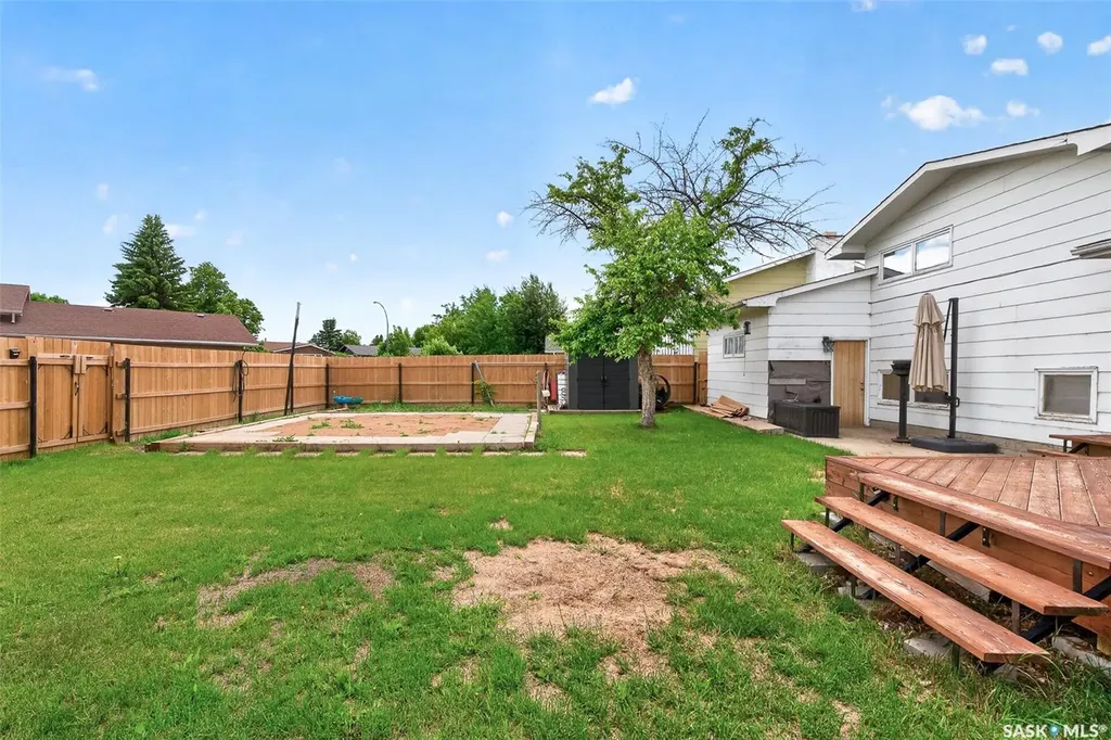 1266 Maybery Crescent Moose Jaw SK S6H 7B4