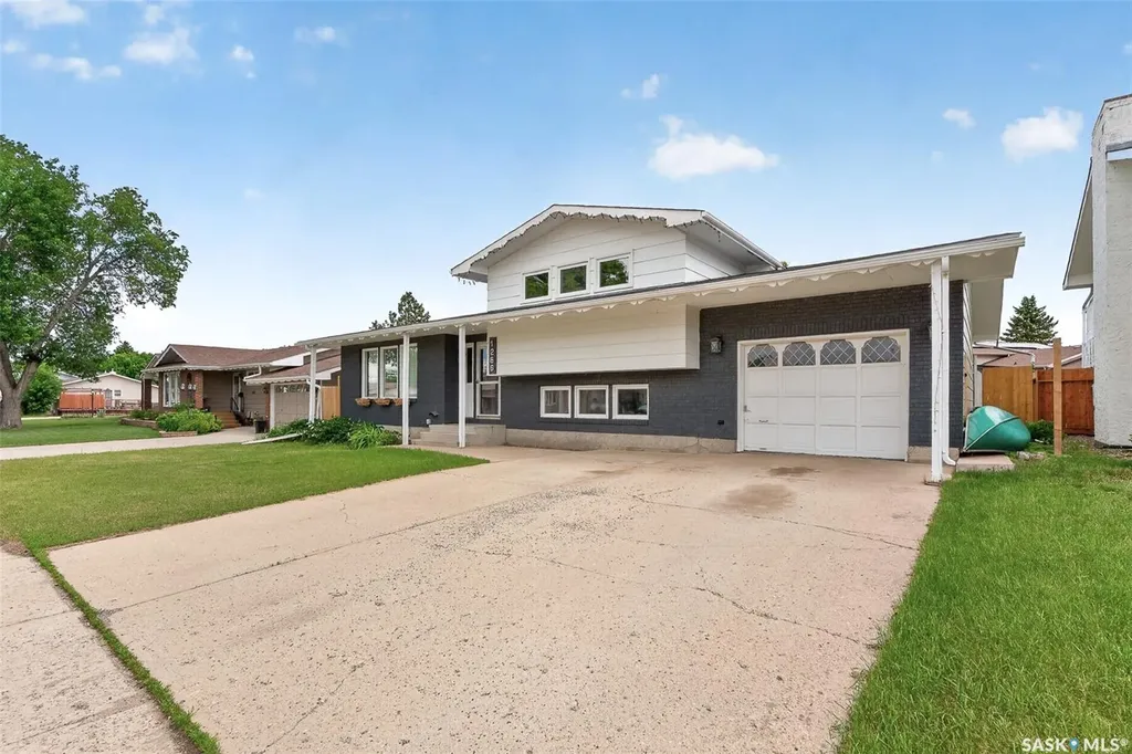 1266 Maybery Crescent Moose Jaw SK S6H 7B4