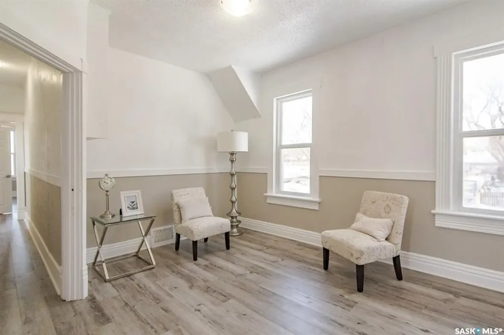 203 8th Street W Saskatoon SK S7M 0B7