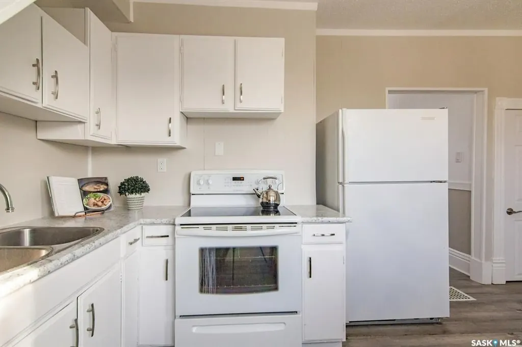 203 8th Street W Saskatoon SK S7M 0B7