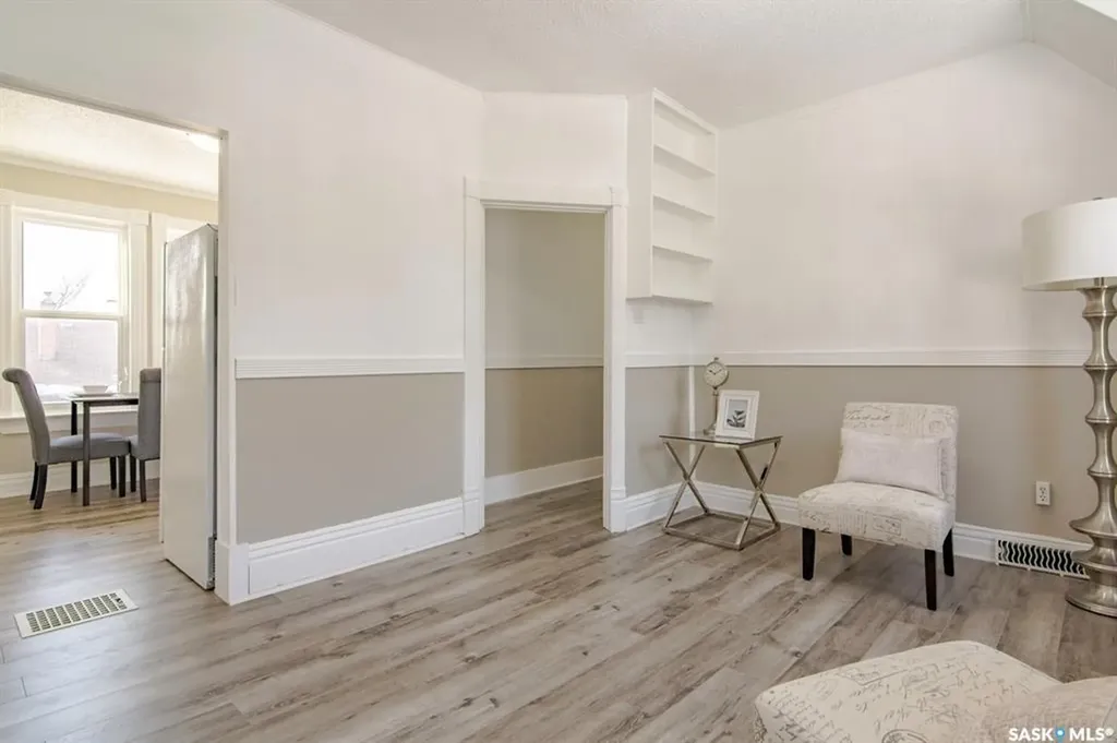 203 8th Street W Saskatoon SK S7M 0B7