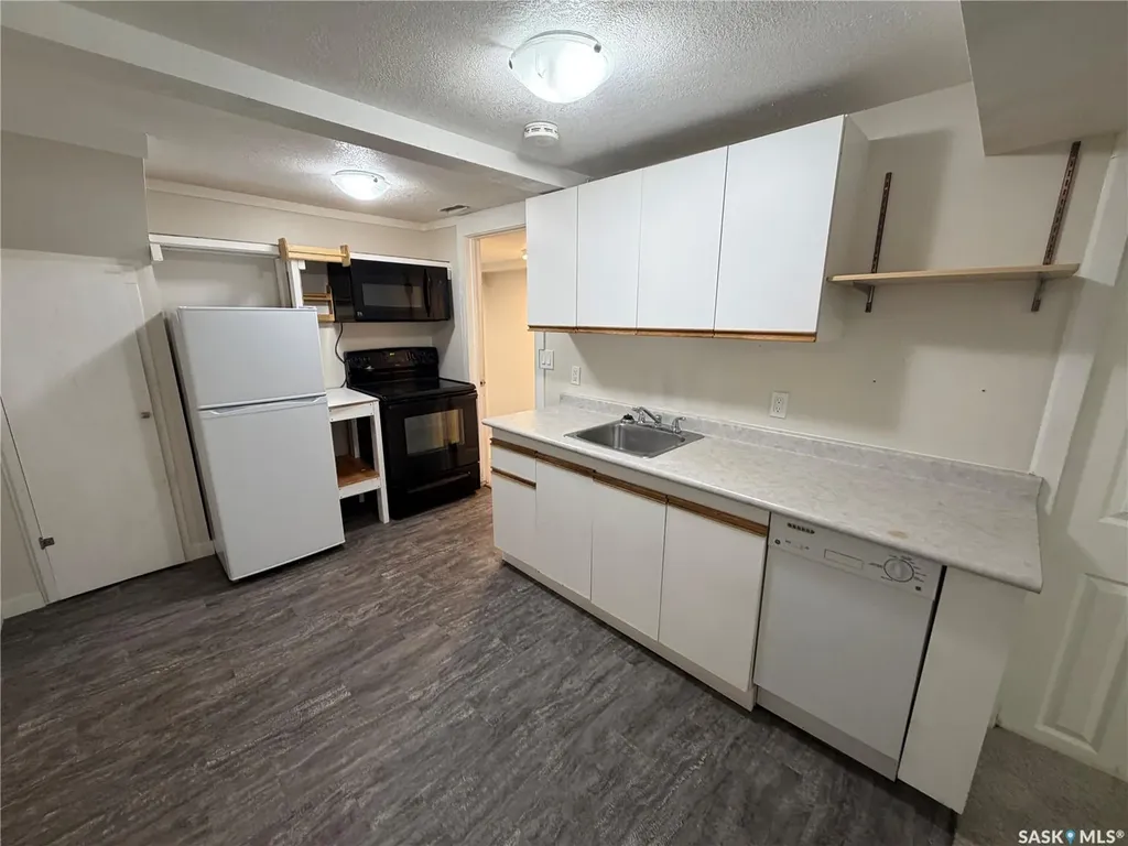 203 8th Street W Saskatoon SK S7M 0B7