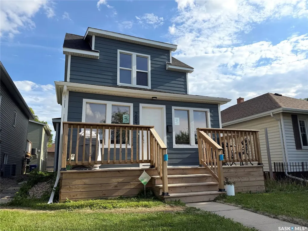 203 8th Street W Saskatoon SK S7M 0B7
