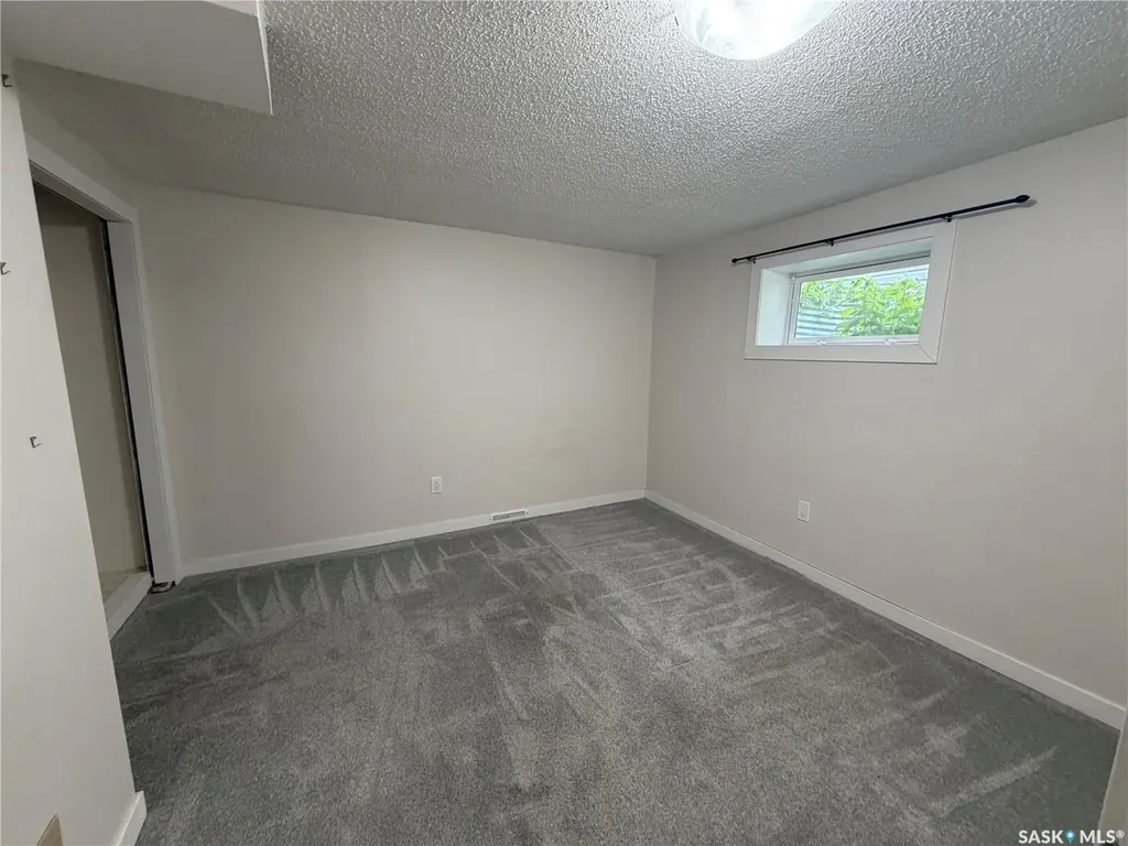 203 8th Street W Saskatoon SK S7M 0B7