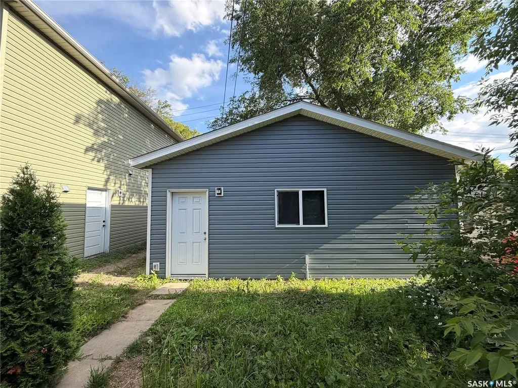 203 8th Street W Saskatoon SK S7M 0B7