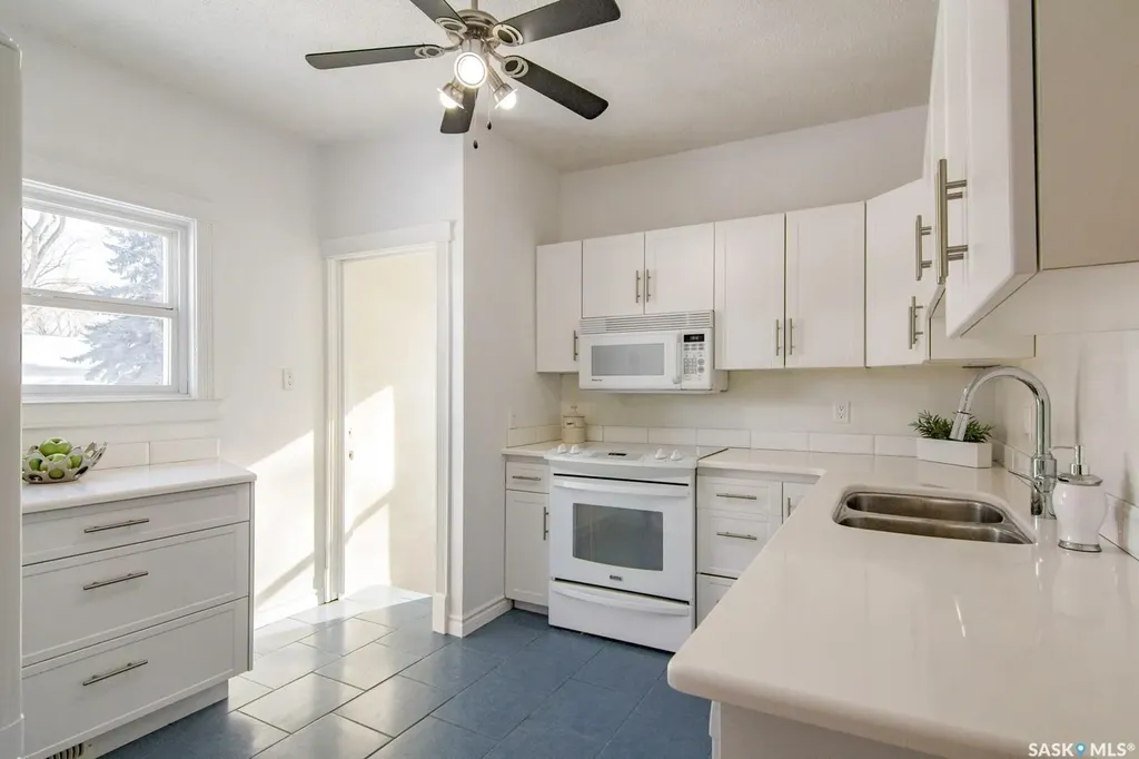 203 8th Street W Saskatoon SK S7M 0B7
