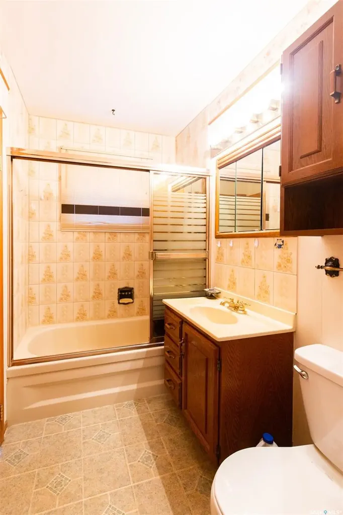 1135 Caribou Street W Moose Jaw SK S6H 2L8
