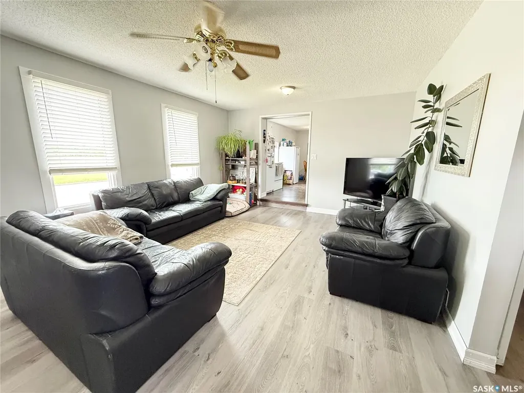 4 9th Street Weyburn SK S4H 1E5