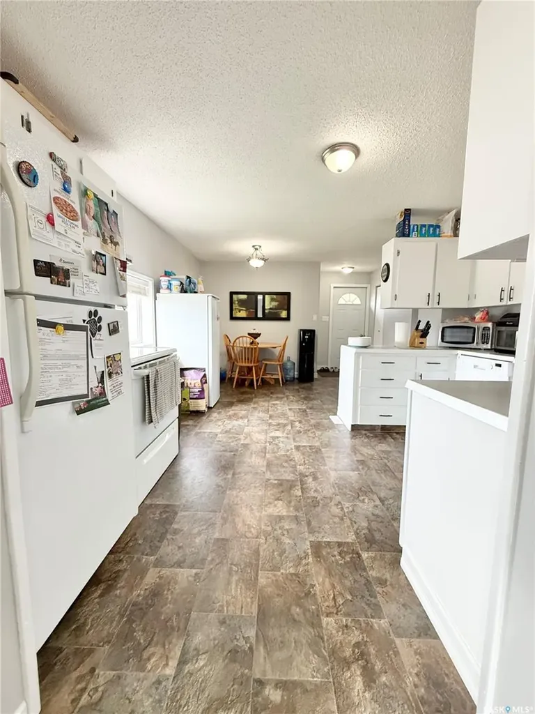 4 9th Street Weyburn SK S4H 1E5