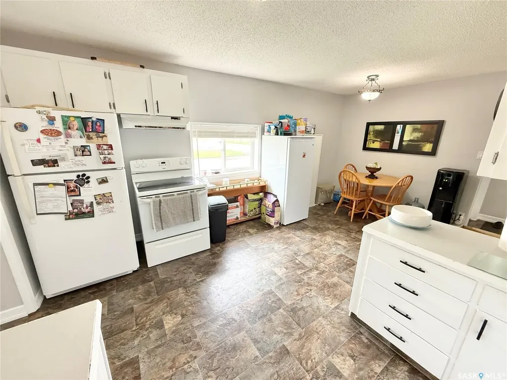 4 9th Street Weyburn SK S4H 1E5