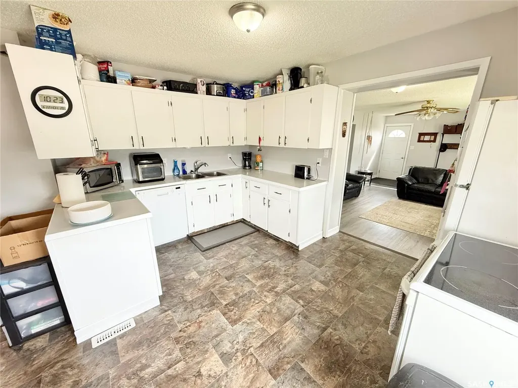 4 9th Street Weyburn SK S4H 1E5