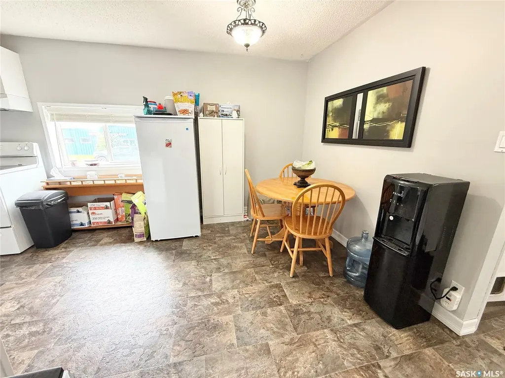 4 9th Street Weyburn SK S4H 1E5