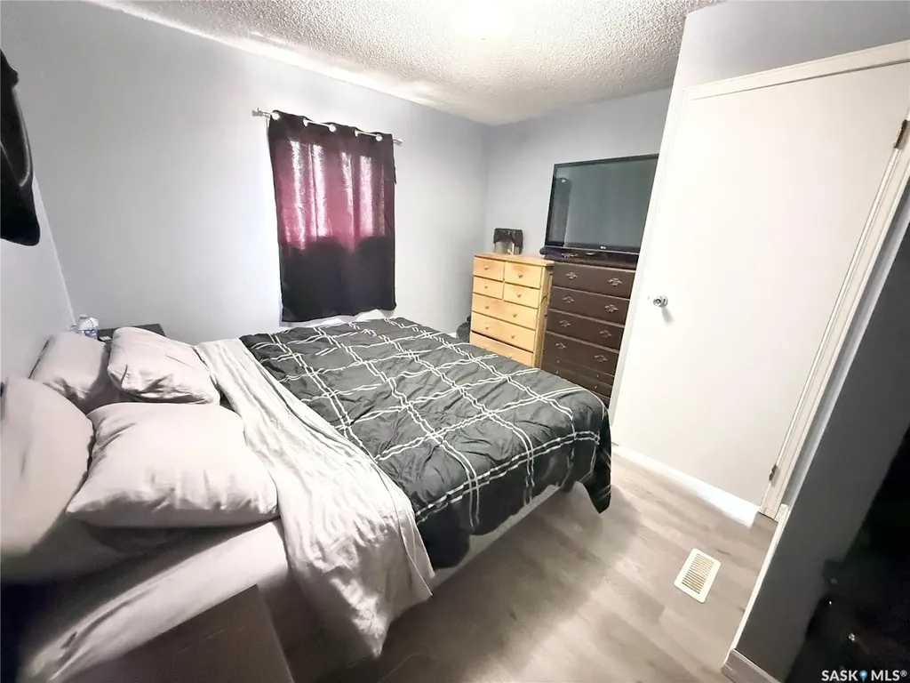 4 9th Street Weyburn SK S4H 1E5