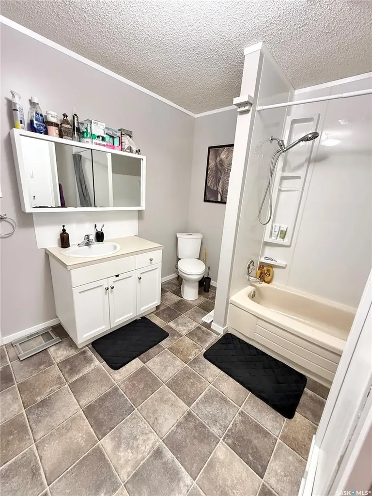 4 9th Street Weyburn SK S4H 1E5
