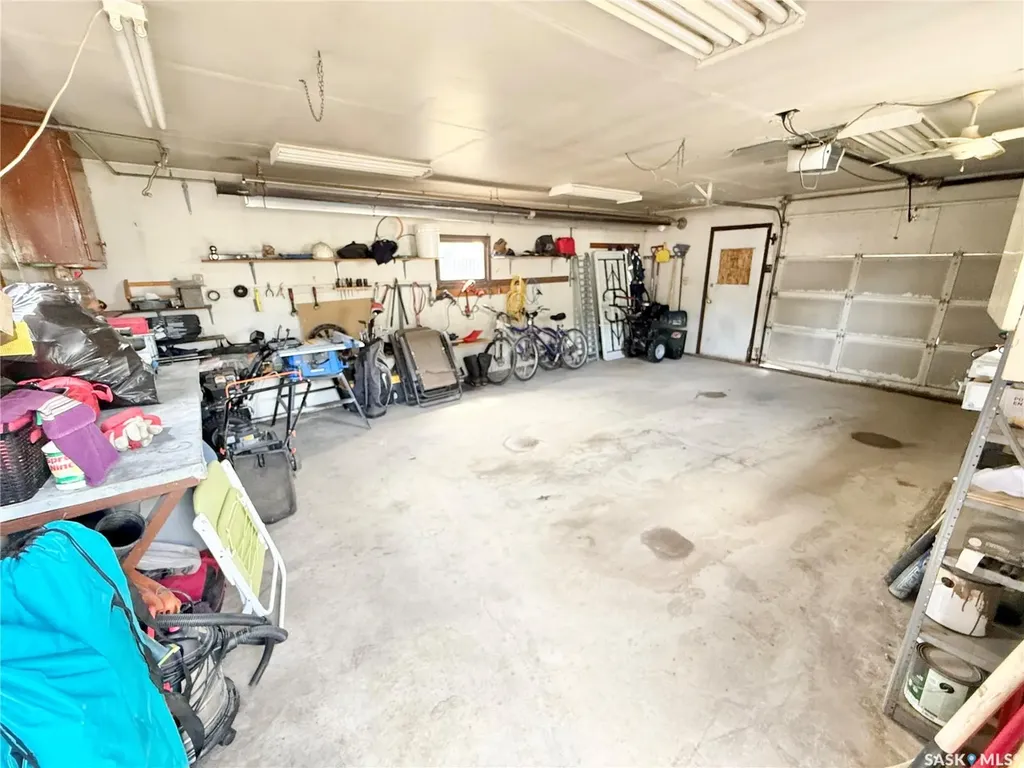 4 9th Street Weyburn SK S4H 1E5
