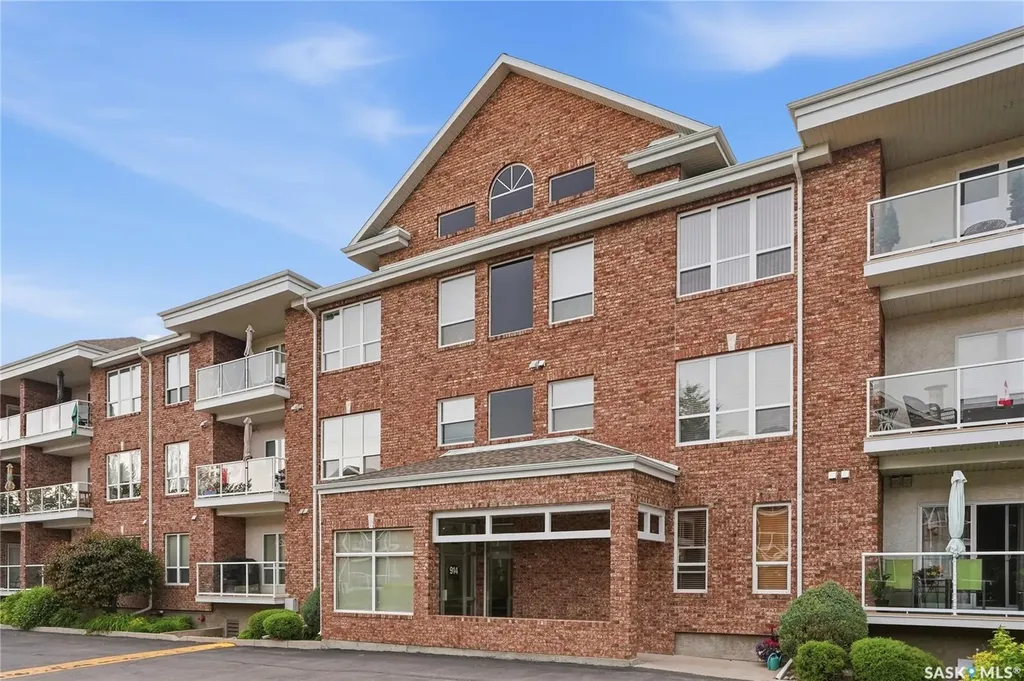 914 Heritage View Saskatoon SK S7H 5T1