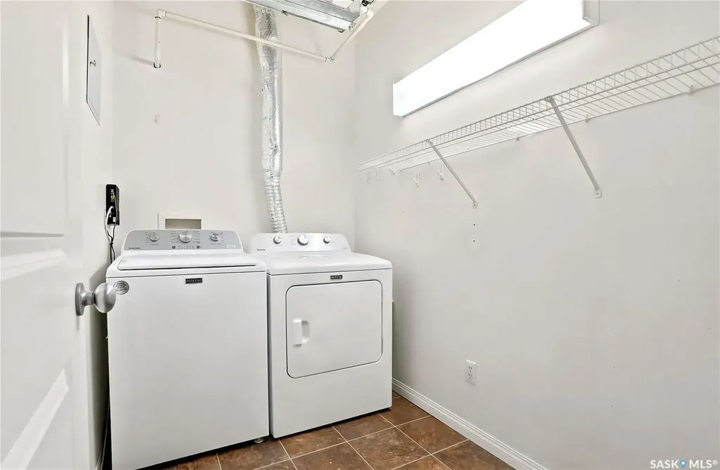 914 Heritage View Saskatoon SK S7H 5T1