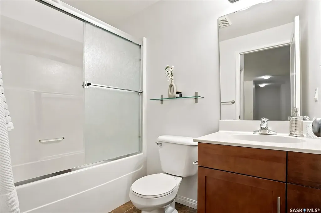 914 Heritage View Saskatoon SK S7H 5T1