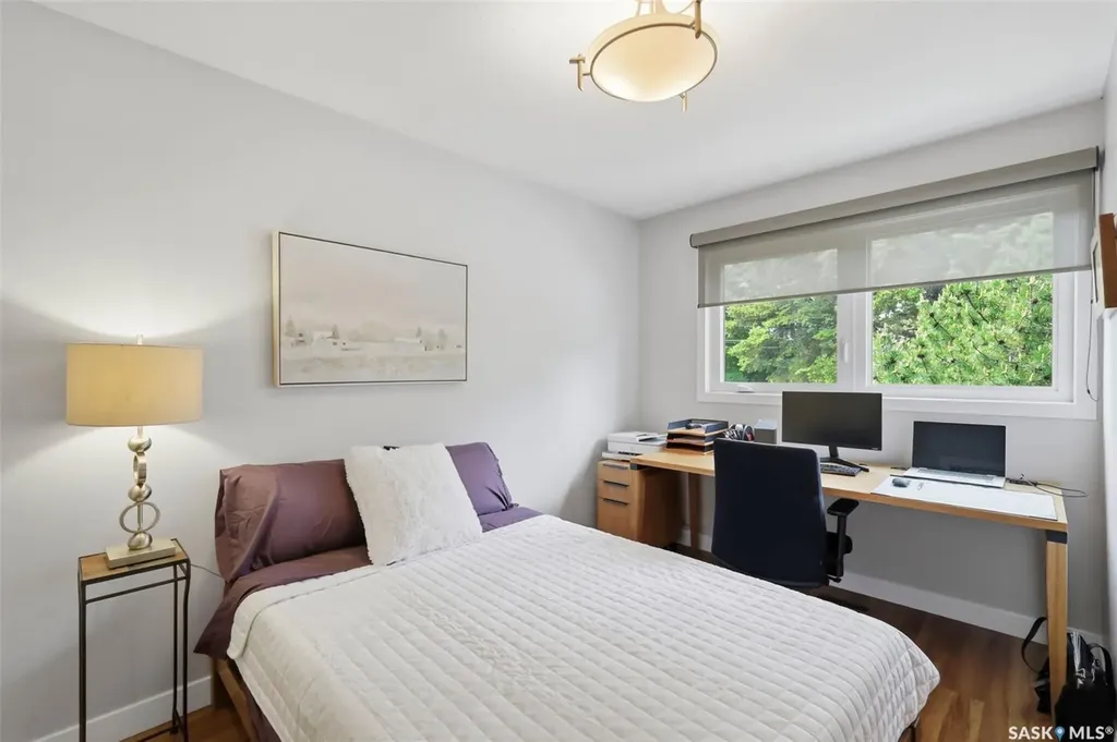 516 Lake Crescent Saskatoon SK S7H 3A4