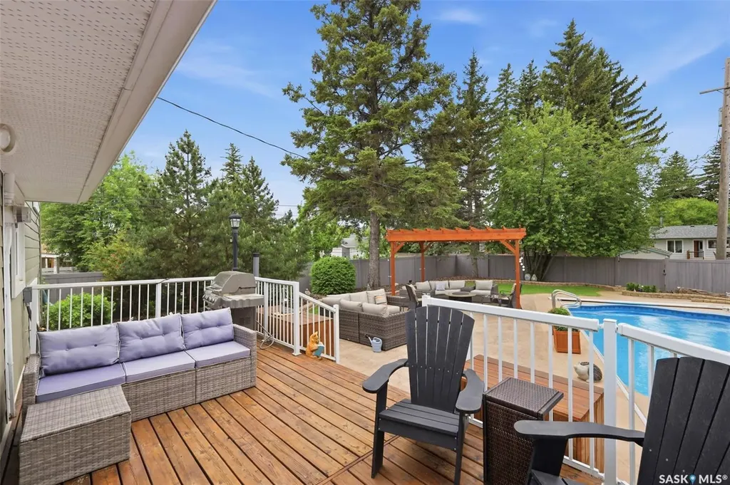516 Lake Crescent Saskatoon SK S7H 3A4