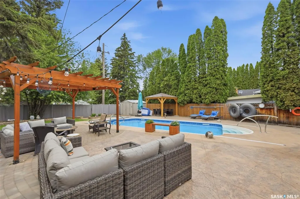 516 Lake Crescent Saskatoon SK S7H 3A4