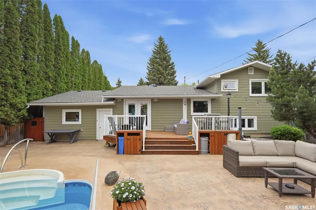 516 Lake Crescent Saskatoon SK S7H 3A4