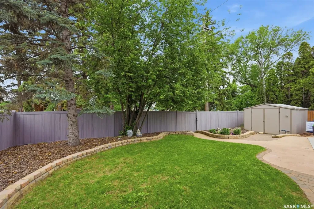 516 Lake Crescent Saskatoon SK S7H 3A4